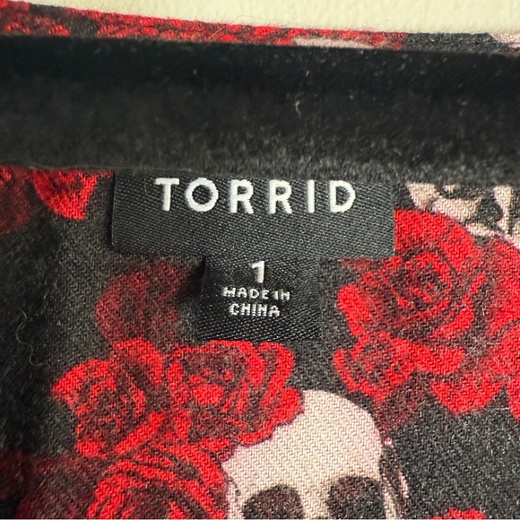 Torrid Skulls And Roses Waist Tie Roll Tab Sleeve Midi Dress Size 1X - Picture 5 of 14
